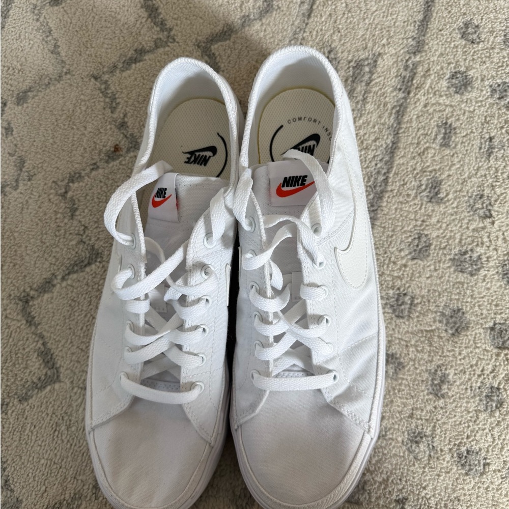 Nike Men's size 11.5 White Sneakers